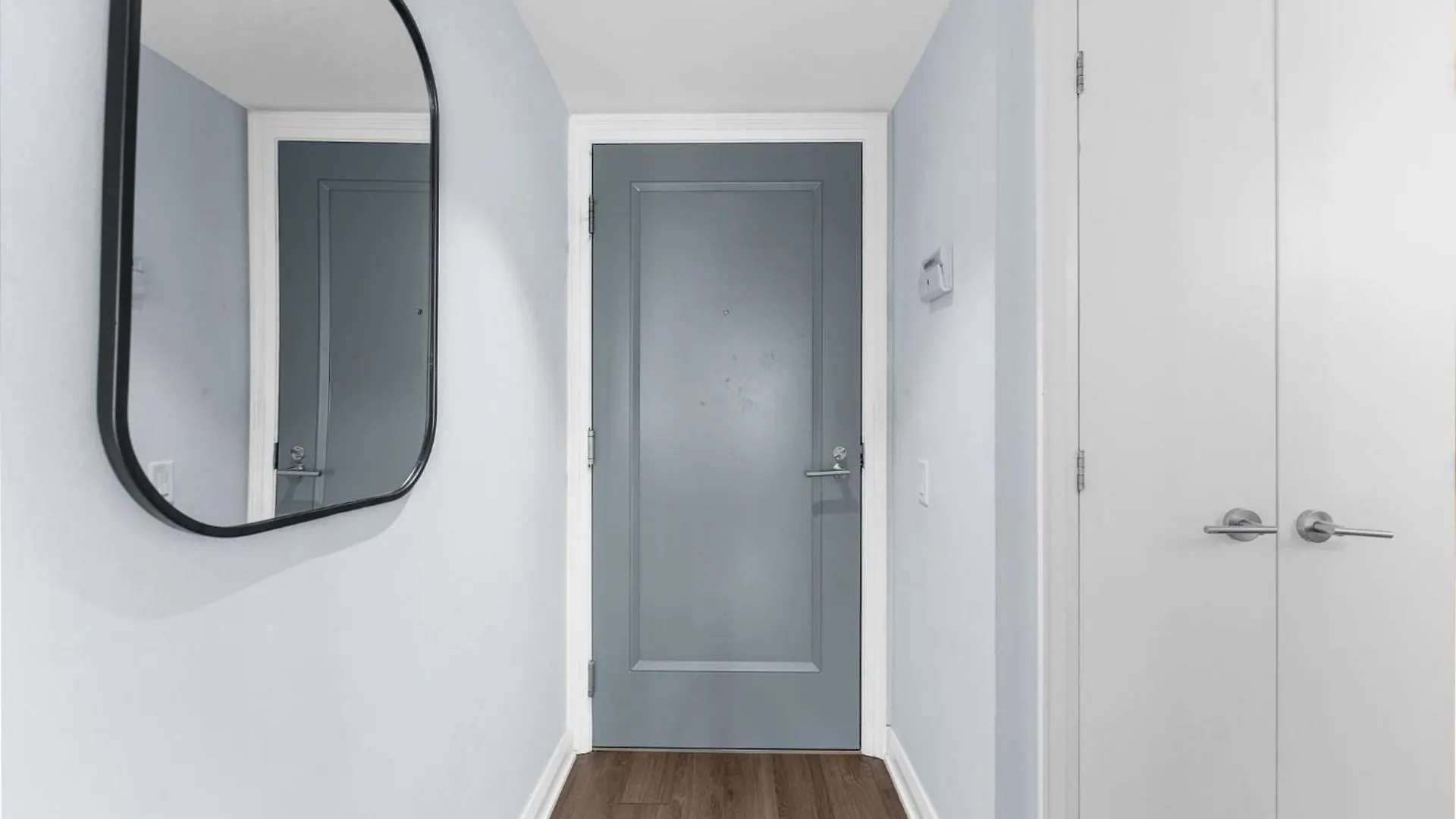 Downtown Toronto Condo With Gym & Subway Access 0*,