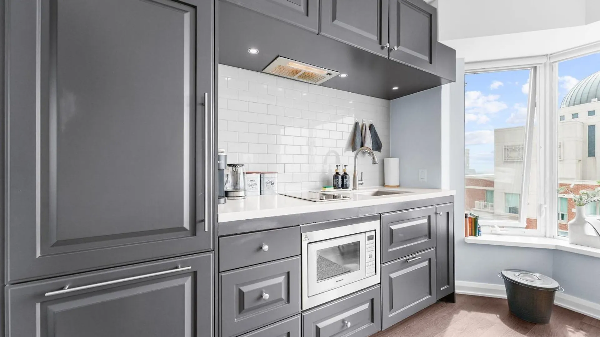 Downtown Toronto Condo With Gym & Subway Access Canada