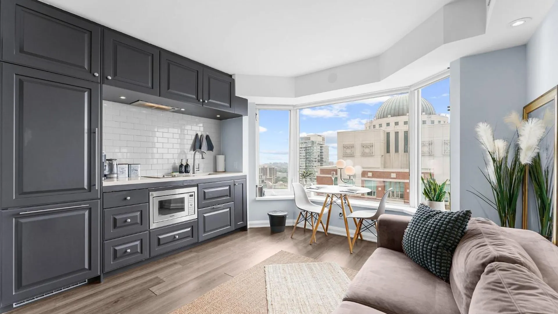 Apartment Downtown Toronto Condo With Gym & Subway Access
