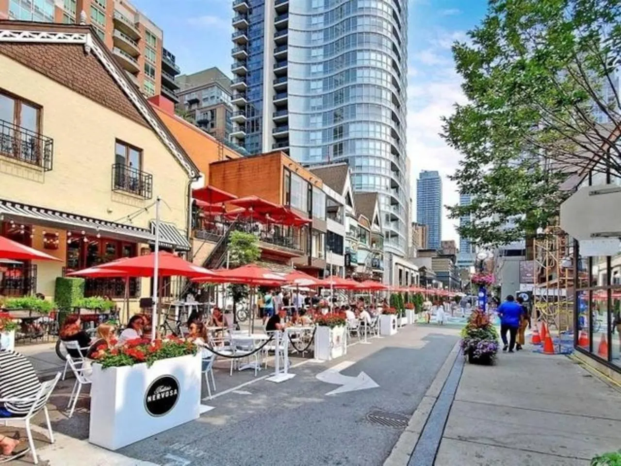Downtown Toronto Condo With Gym & Subway Access Apartment