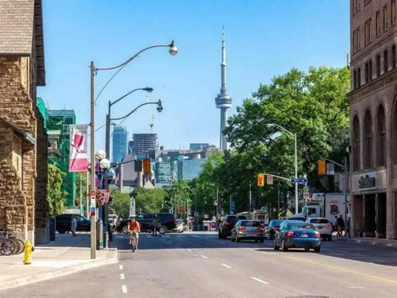 Downtown Toronto Condo With Gym & Subway Access