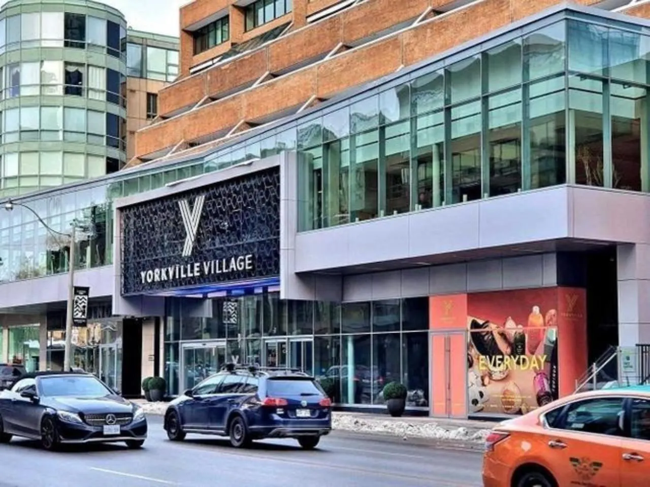 Downtown Toronto Condo With Gym & Subway Access