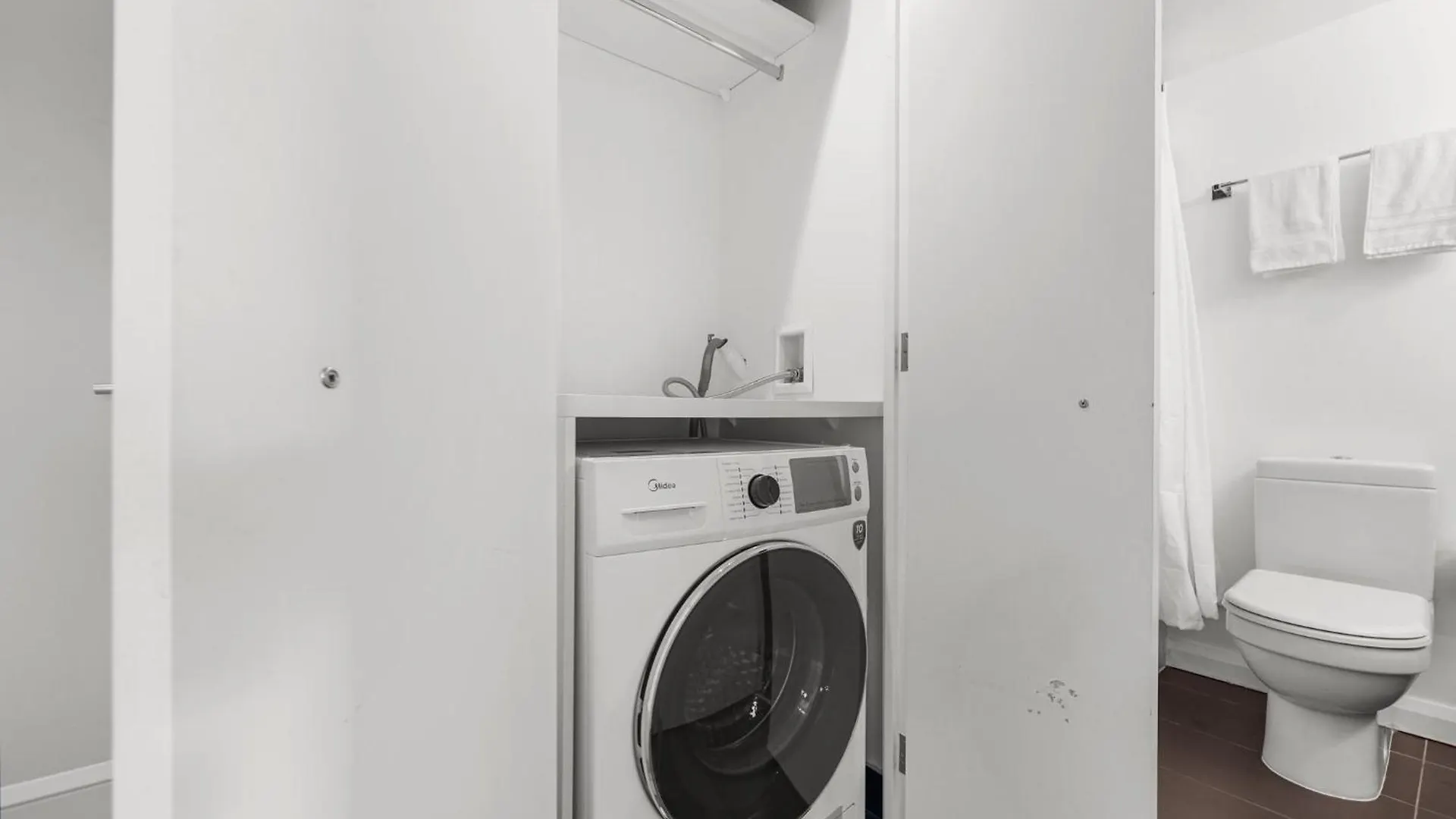 Downtown Toronto Condo With Gym & Subway Access