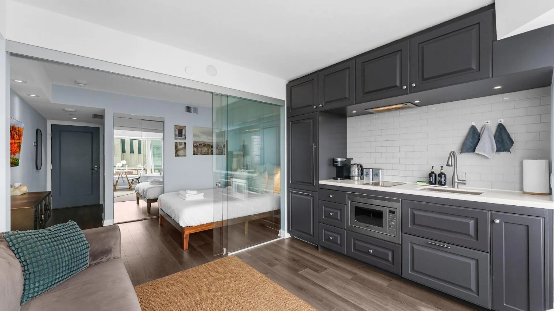 Downtown Toronto Condo With Gym & Subway Access