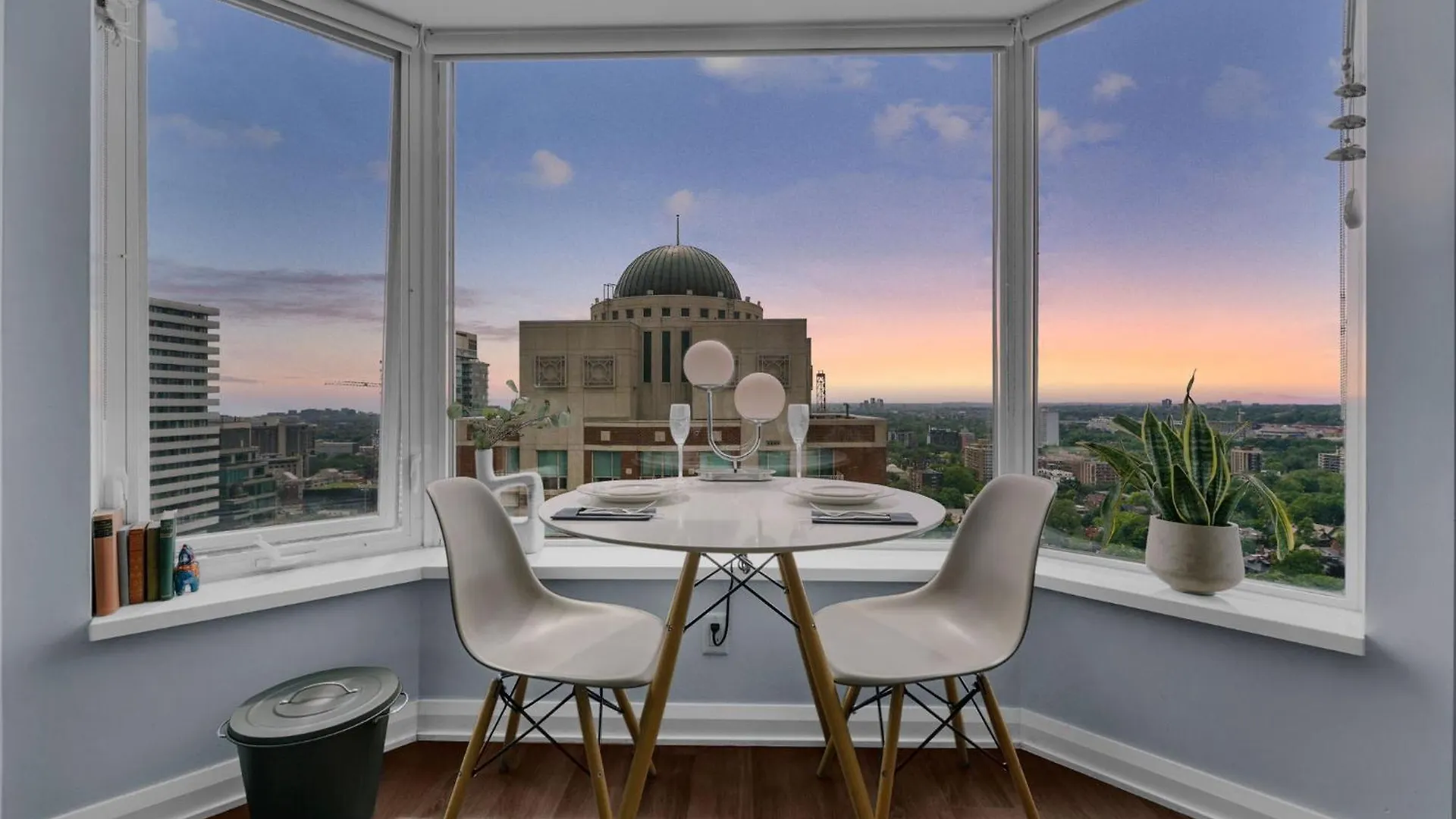 Downtown Toronto Condo With Gym & Subway Access Canada