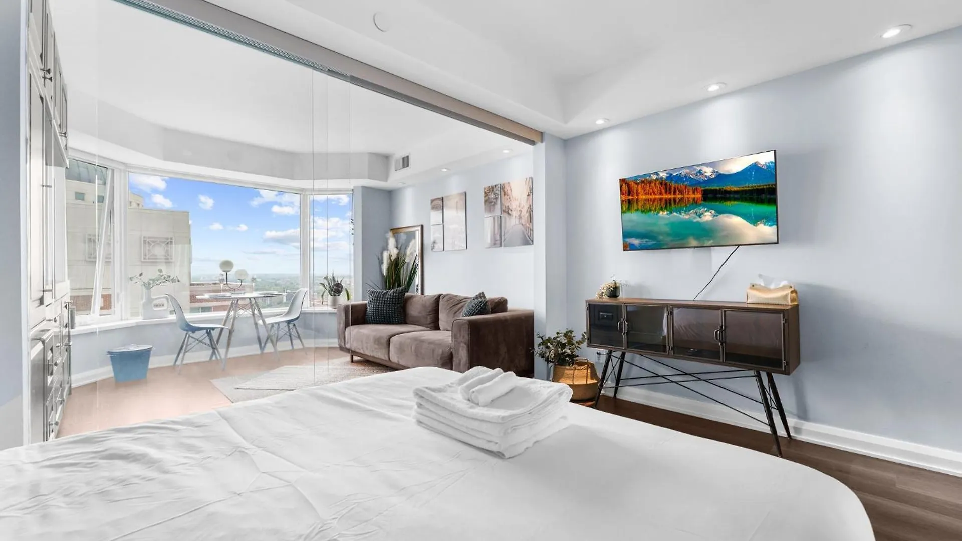 Lejlighed Downtown Toronto Condo With Gym & Subway Access